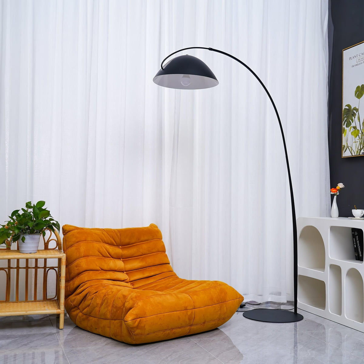 Nastavitelná oblouková stojací lampa