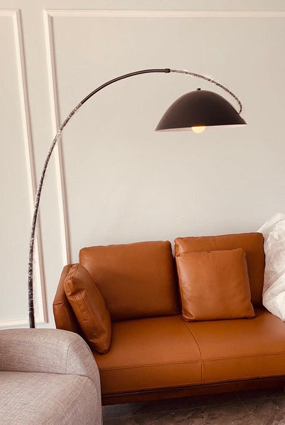 Nastavitelná oblouková stojací lampa