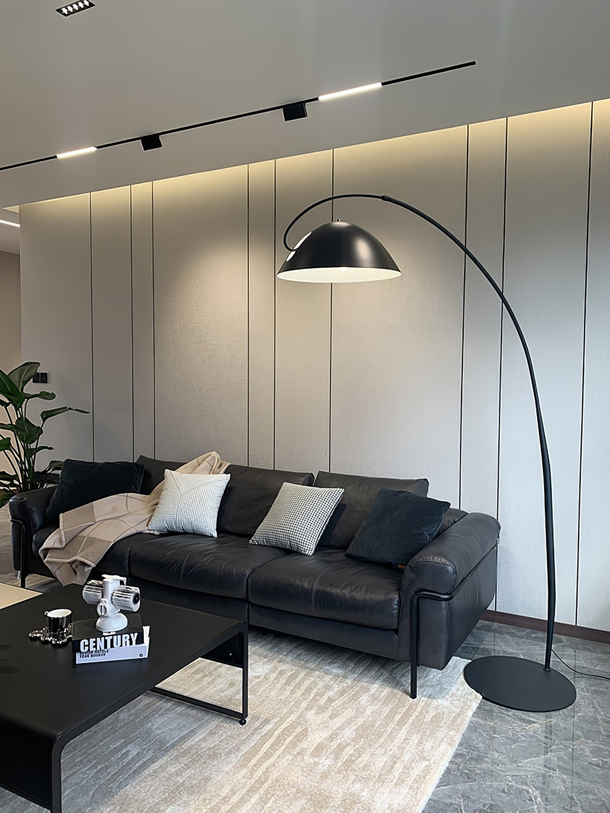 Nastavitelná oblouková stojací lampa