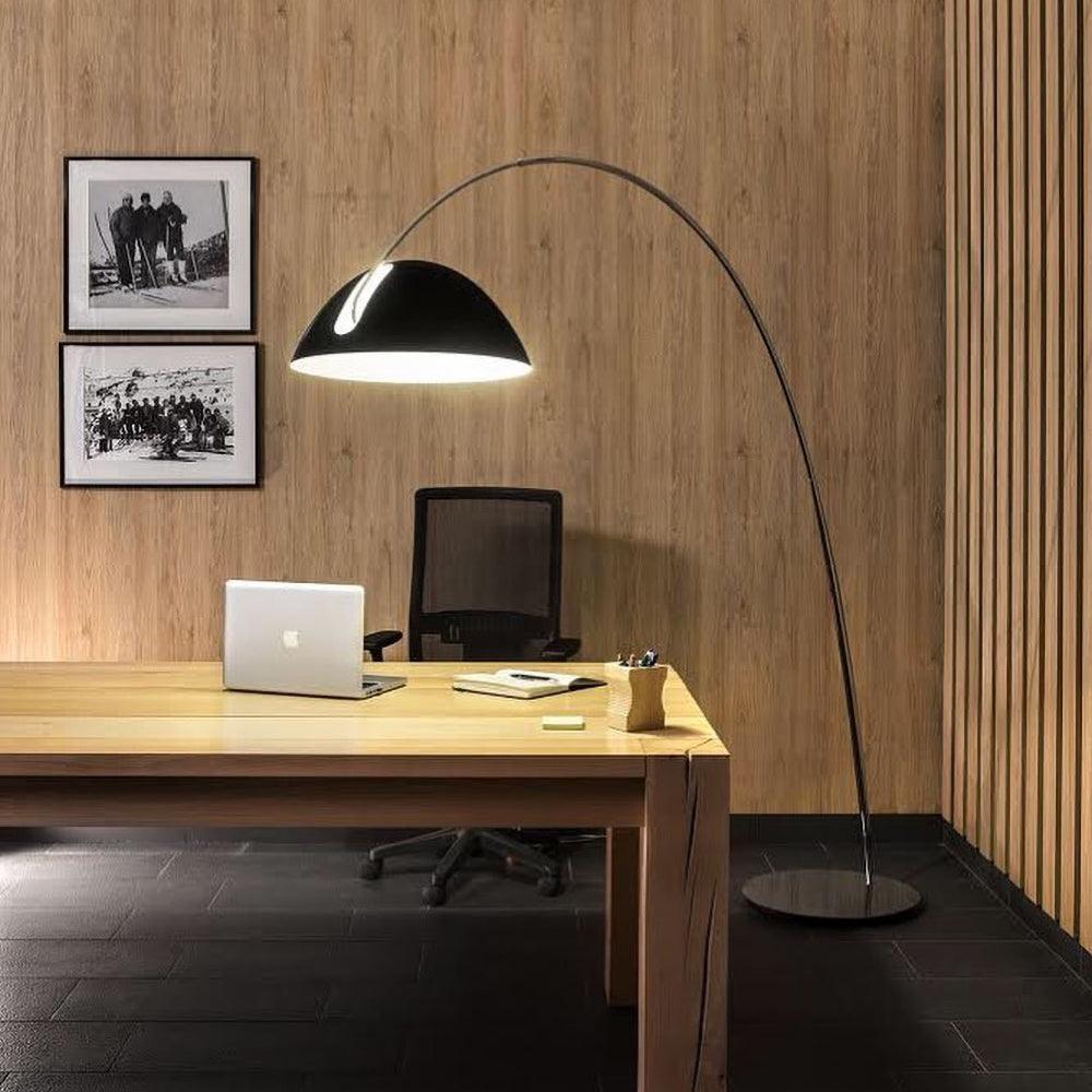 Nastavitelná oblouková stojací lampa