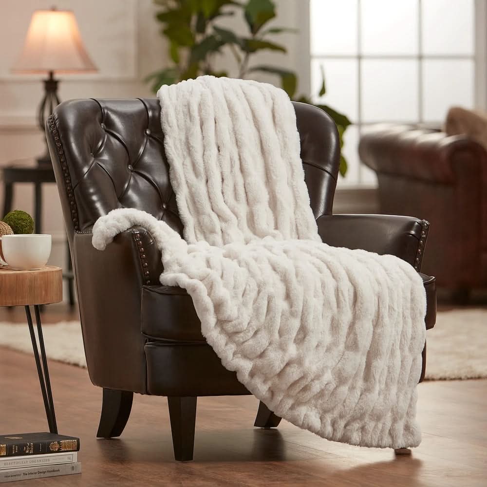 Soft and lightweight fleece blanket